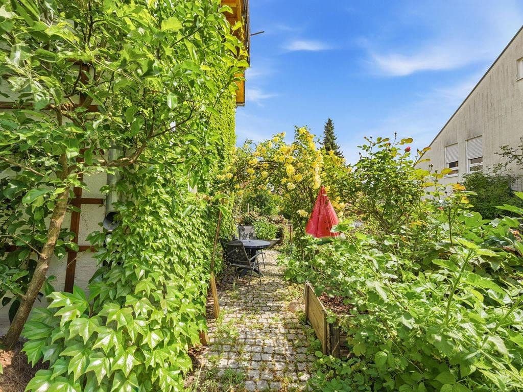 Prodej domu 159 m², pozemek 144 m², Stuttgart, Bádensko-Württembersko Prodej domu 159 m², pozemek 144 m², Stuttgart, Bádensko-Württembersko