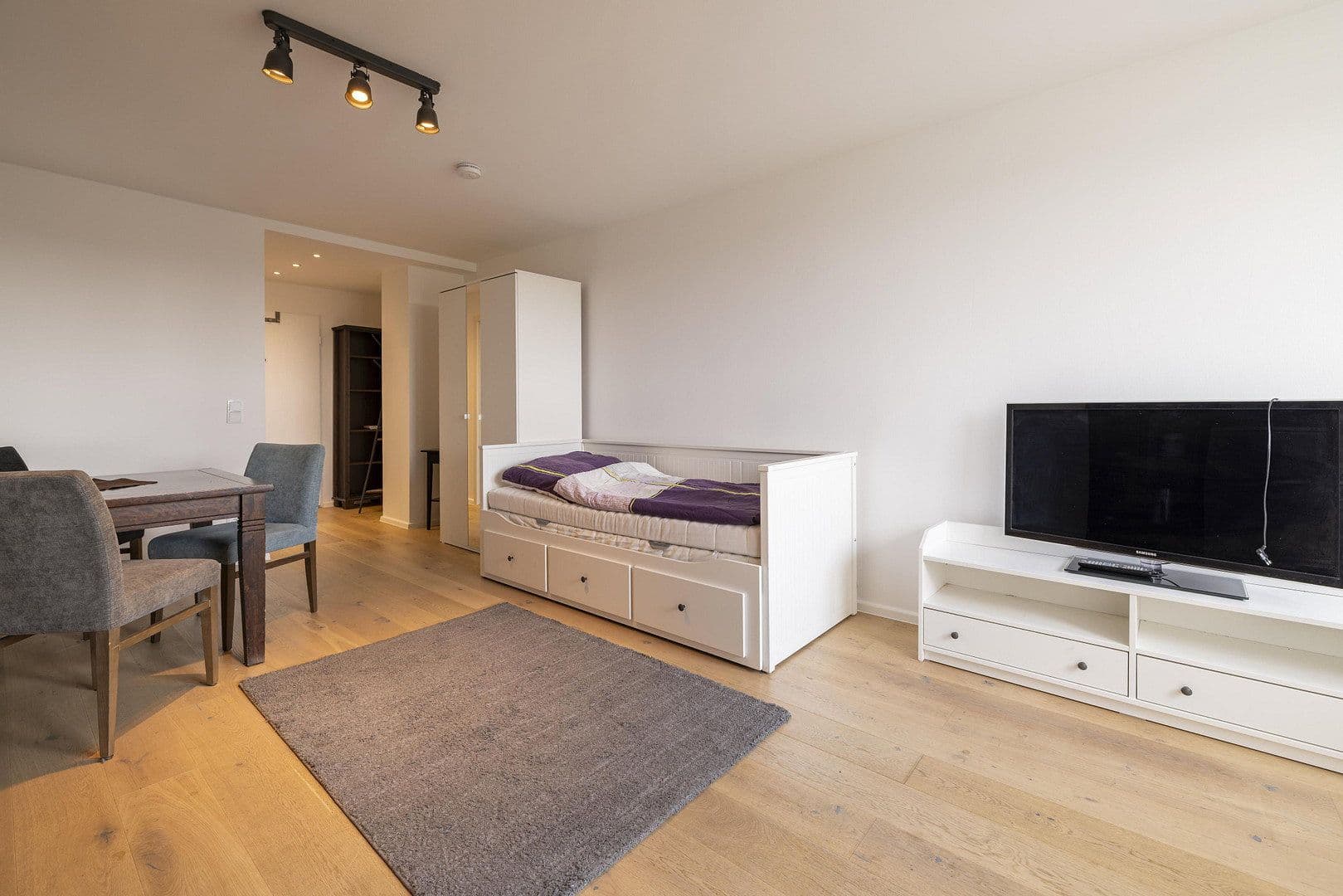 Pronájem bytu 1+1 31 m², Grünwalder Str. 11, München, Bavorsko Pronájem bytu 1+1 31 m², Grünwalder Str. 11, München, Bavorsko