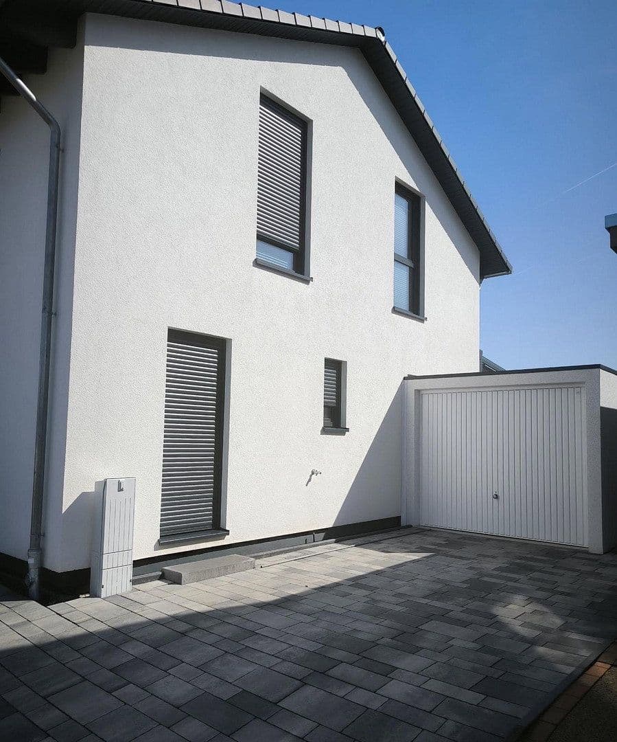 Prodej domu 143 m², pozemek 629 m², Strautfeld 11, Landolfshausen, Dolní Sasko Prodej domu 143 m², pozemek 629 m², Strautfeld 11, Landolfshausen, Dolní Sasko