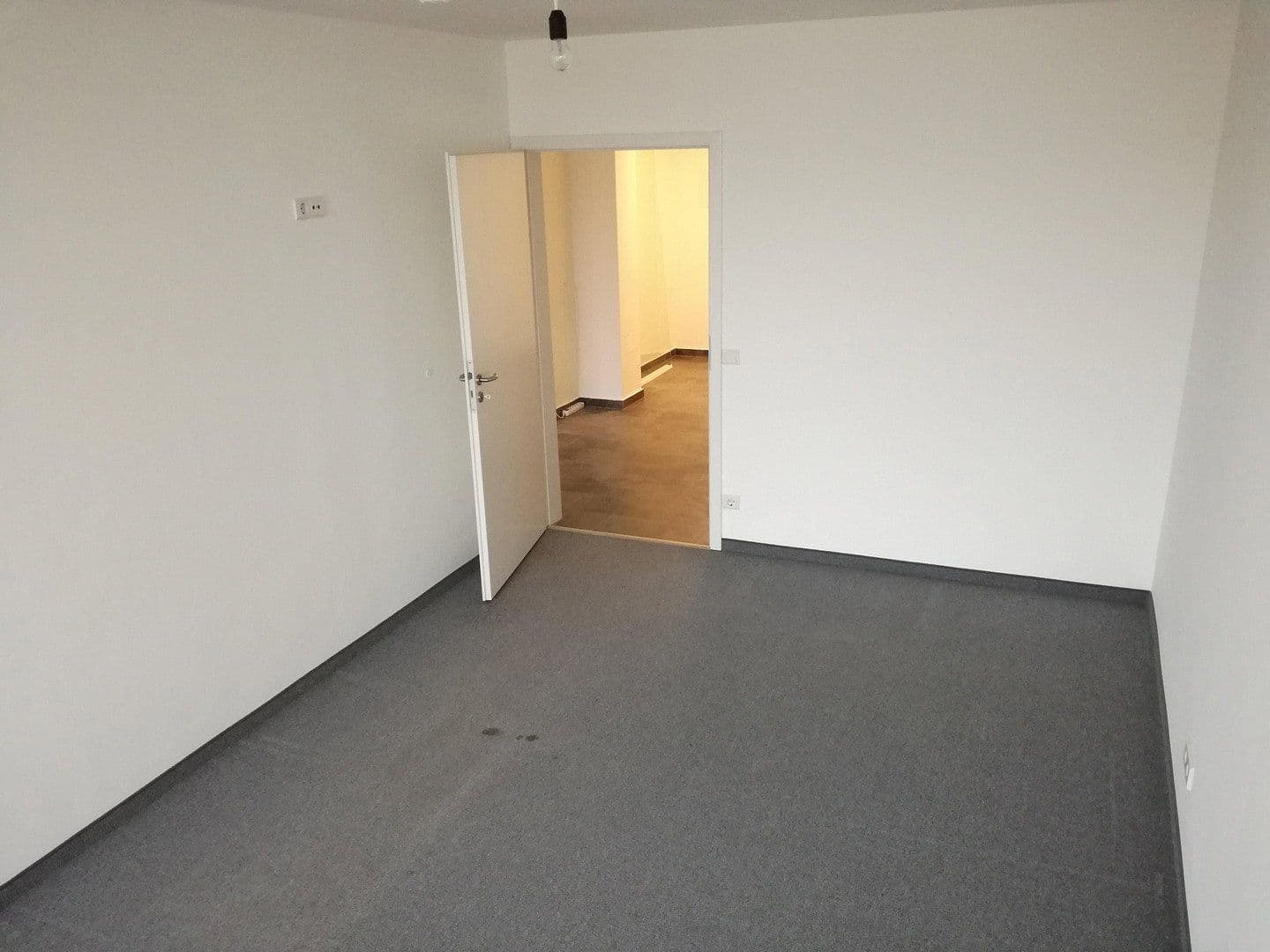 Prodej bytu 2+kk 83 m², Geschwister-Scholl-Platz, Fürstenfeldbruck, Bavorsko Prodej bytu 2+kk 83 m², Geschwister-Scholl-Platz, Fürstenfeldbruck, Bavorsko