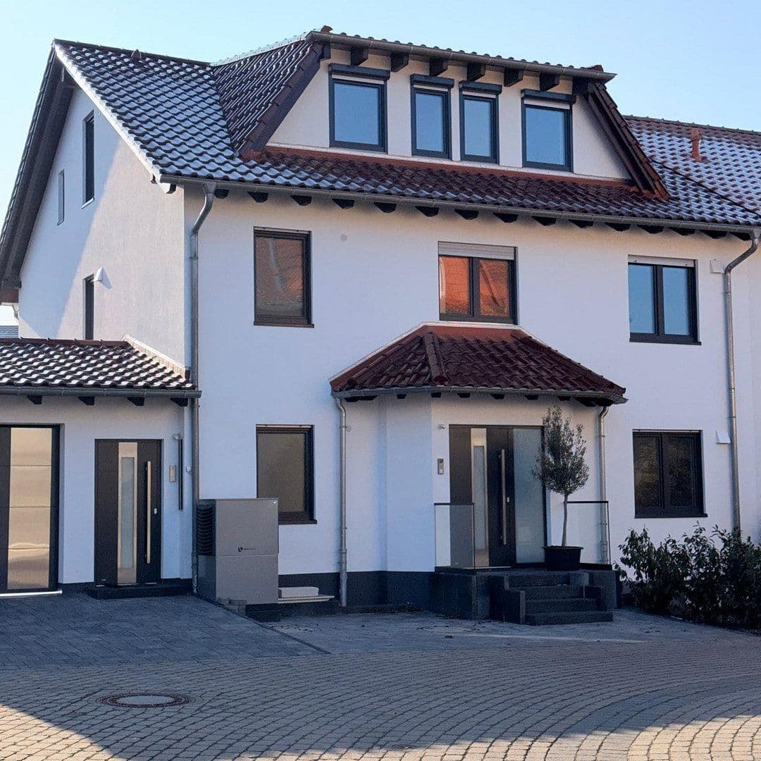 Prodej domu 305 m², pozemek 450 m², Bindweidring 54, Karben, Hessen Prodej domu 305 m², pozemek 450 m², Bindweidring 54, Karben, Hessen