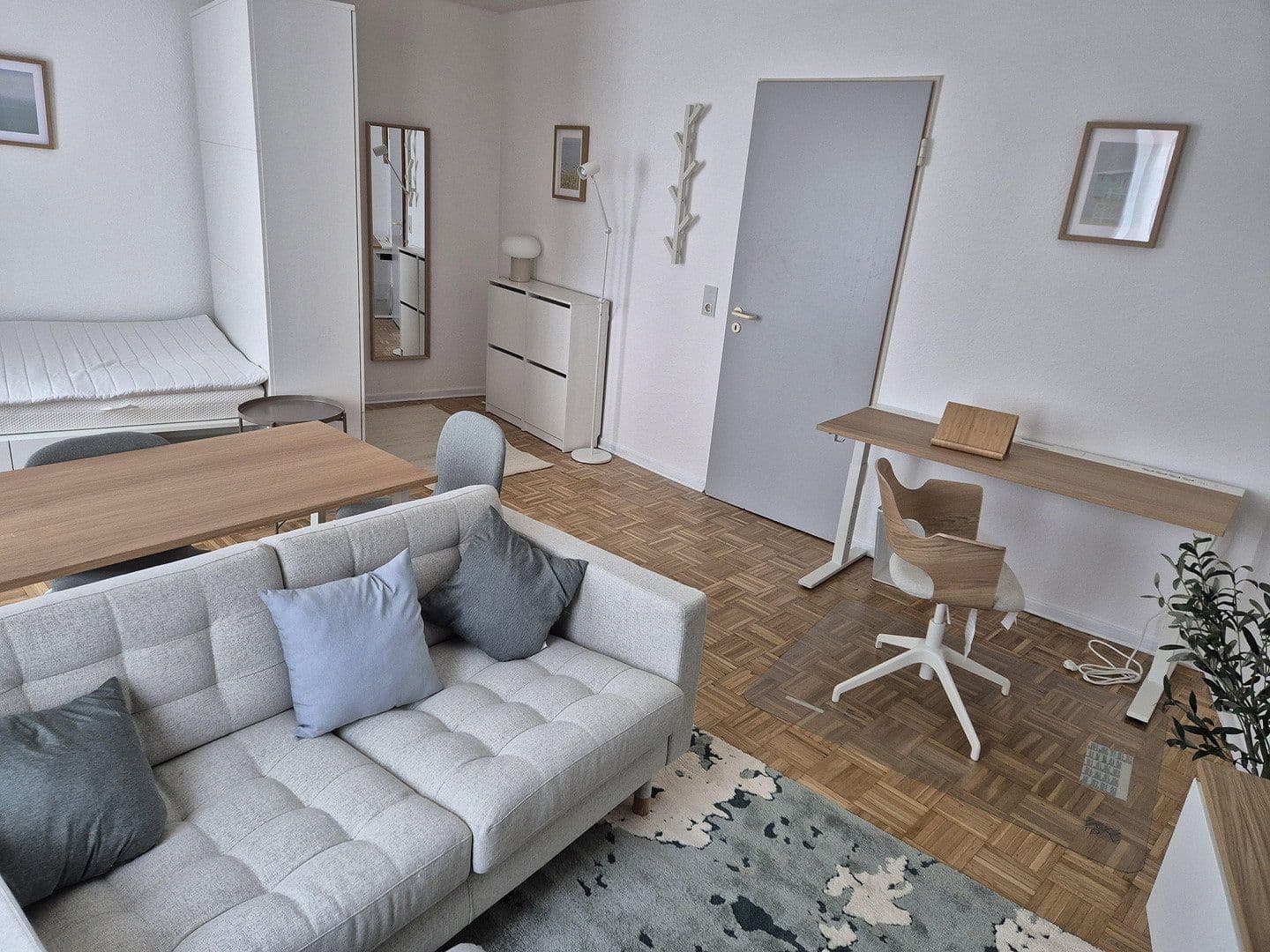 Pronájem bytu 1+1 35 m², Pfarrer Perabo Platz 6, Frankfurt, Hessen Pronájem bytu 1+1 35 m², Pfarrer Perabo Platz 6, Frankfurt, Hessen