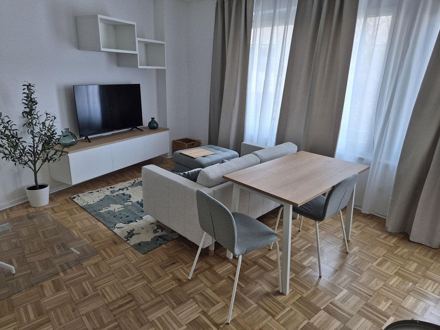 Pronájem bytu 1+1 35 m², Pfarrer Perabo Platz 6, Frankfurt, Hessen Pronájem bytu 1+1 35 m², Pfarrer Perabo Platz 6, Frankfurt, Hessen