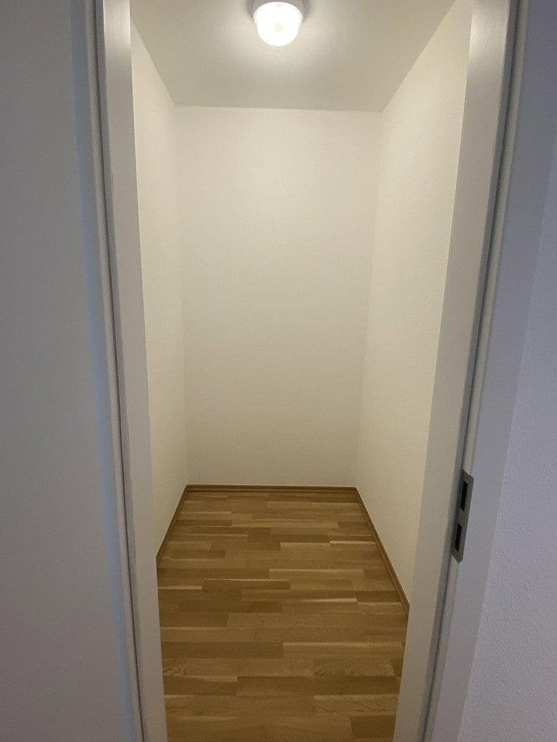 Pronájem bytu 3+1 93 m², Renettenstr. 2, Frankfurt, Hessen Pronájem bytu 3+1 93 m², Renettenstr. 2, Frankfurt, Hessen