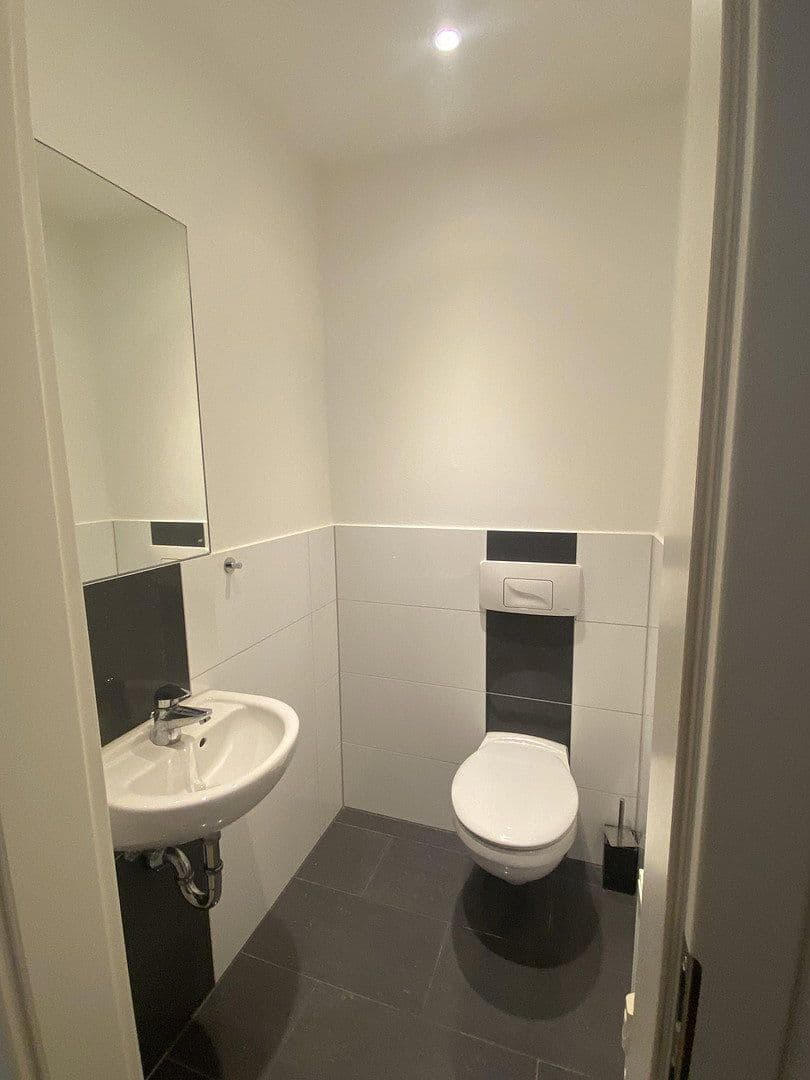Pronájem bytu 3+1 93 m², Renettenstr. 2, Frankfurt, Hessen Pronájem bytu 3+1 93 m², Renettenstr. 2, Frankfurt, Hessen