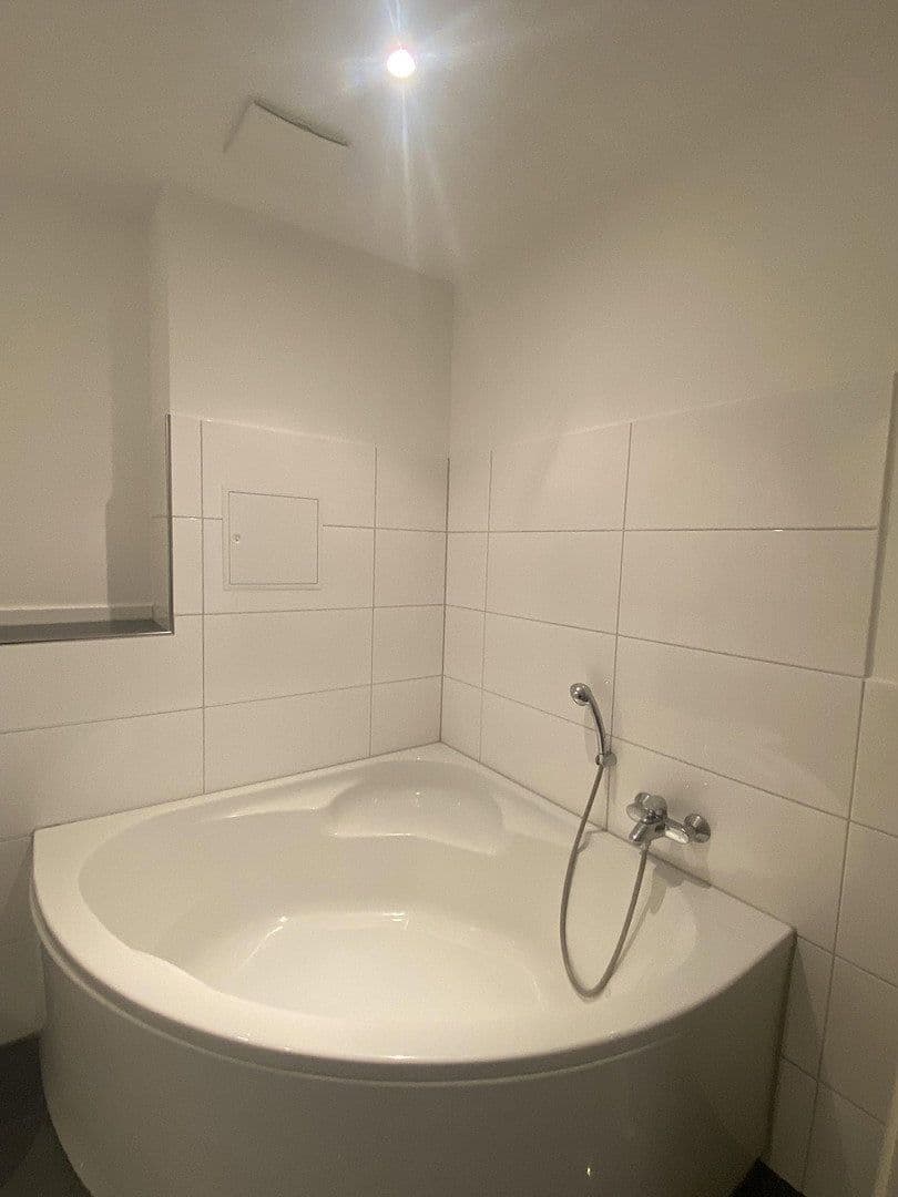 Pronájem bytu 3+1 93 m², Renettenstr. 2, Frankfurt, Hessen Pronájem bytu 3+1 93 m², Renettenstr. 2, Frankfurt, Hessen