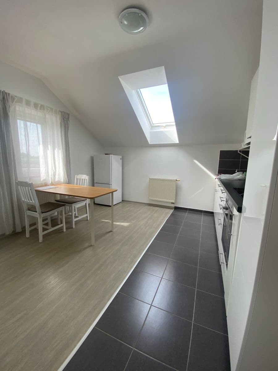 Pronájem bytu 2+kk 50 m², Nádražní, Zbuzany, Středočeský kraj Pronájem bytu 2+kk 50 m², Nádražní, Zbuzany, Středočeský kraj