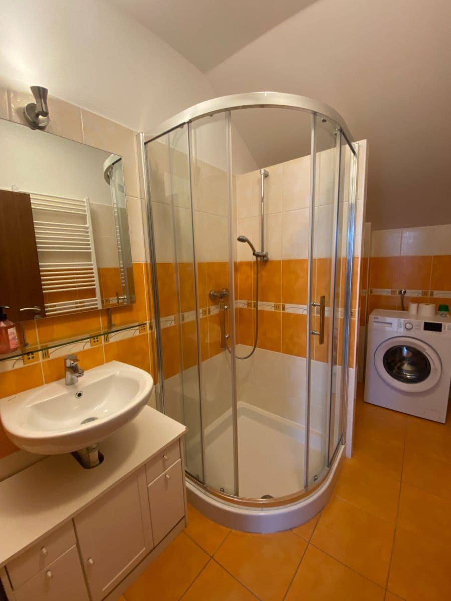 Pronájem bytu 2+kk 50 m², Nádražní, Zbuzany, Středočeský kraj Pronájem bytu 2+kk 50 m², Nádražní, Zbuzany, Středočeský kraj