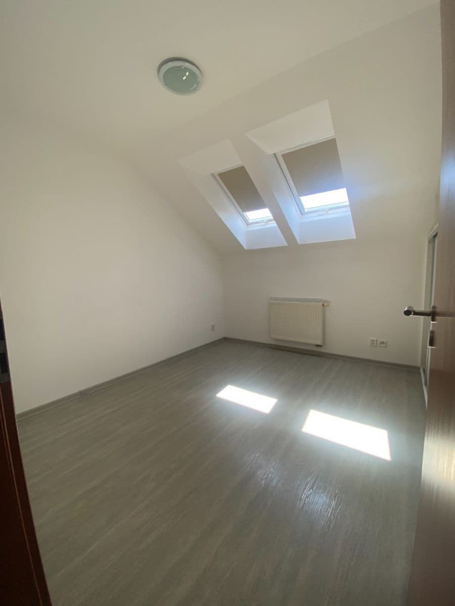 Pronájem bytu 2+kk 50 m², Nádražní, Zbuzany, Středočeský kraj Pronájem bytu 2+kk 50 m², Nádražní, Zbuzany, Středočeský kraj