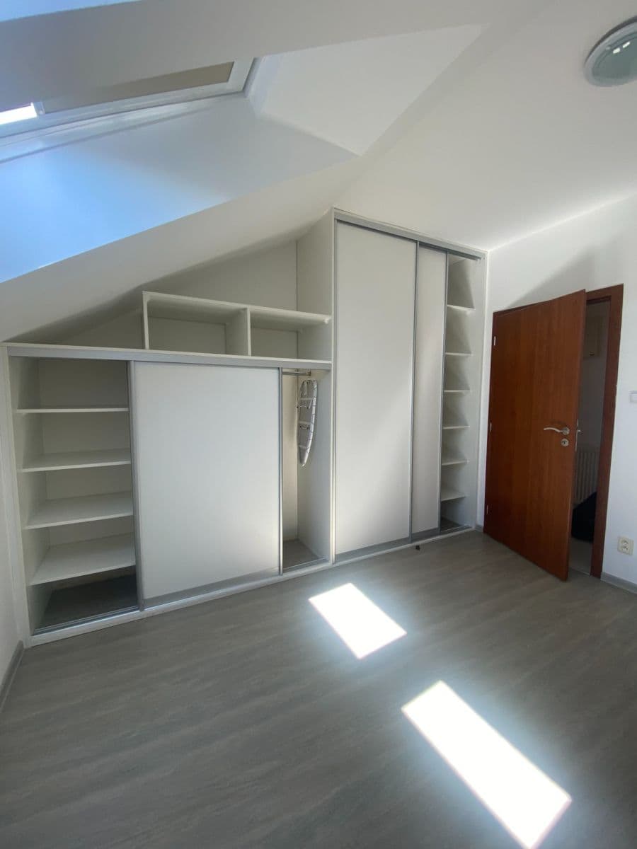 Pronájem bytu 2+kk 50 m², Nádražní, Zbuzany, Středočeský kraj Pronájem bytu 2+kk 50 m², Nádražní, Zbuzany, Středočeský kraj