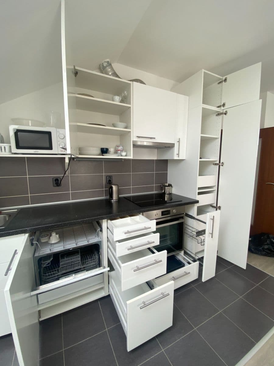 Pronájem bytu 2+kk 50 m², Nádražní, Zbuzany, Středočeský kraj Pronájem bytu 2+kk 50 m², Nádražní, Zbuzany, Středočeský kraj