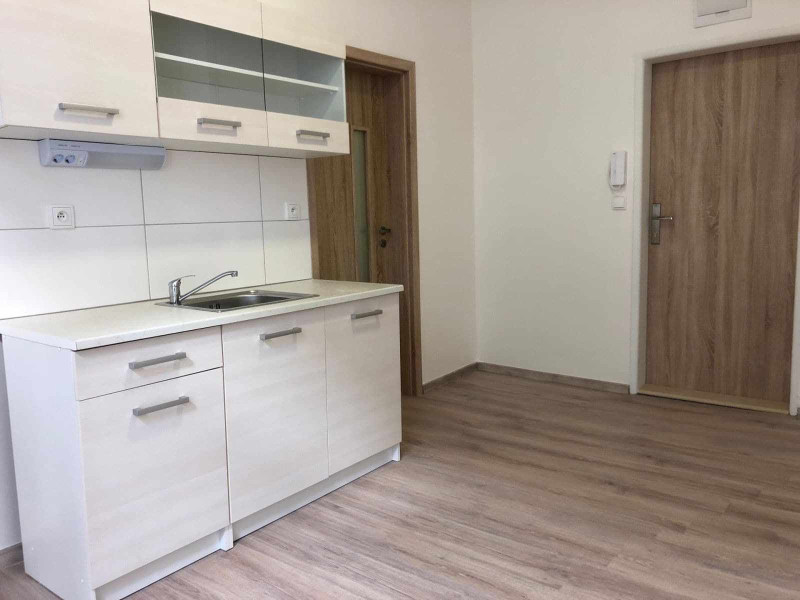 Pronájem bytu 1+kk 18 m², Riegrovo náměstí, Poděbrady, Středočeský kraj Pronájem bytu 1+kk 18 m², Riegrovo náměstí, Poděbrady, Středočeský kraj