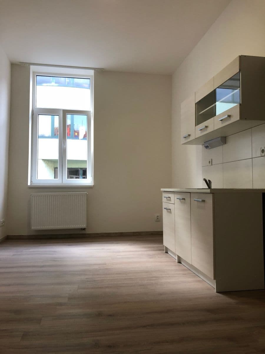 Pronájem bytu 1+kk 18 m², Riegrovo náměstí, Poděbrady, Středočeský kraj Pronájem bytu 1+kk 18 m², Riegrovo náměstí, Poděbrady, Středočeský kraj