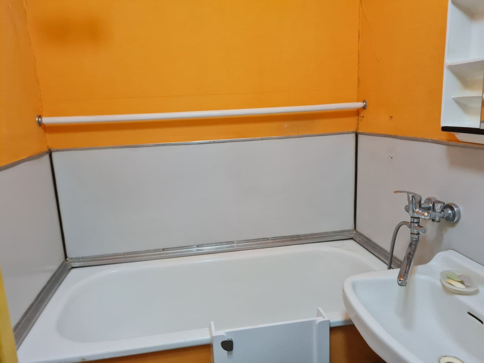 Prodej bytu 3+1 60 m², Růžová, Valašské Meziříčí, Zlínský kraj Prodej bytu 3+1 60 m², Růžová, Valašské Meziříčí, Zlínský kraj