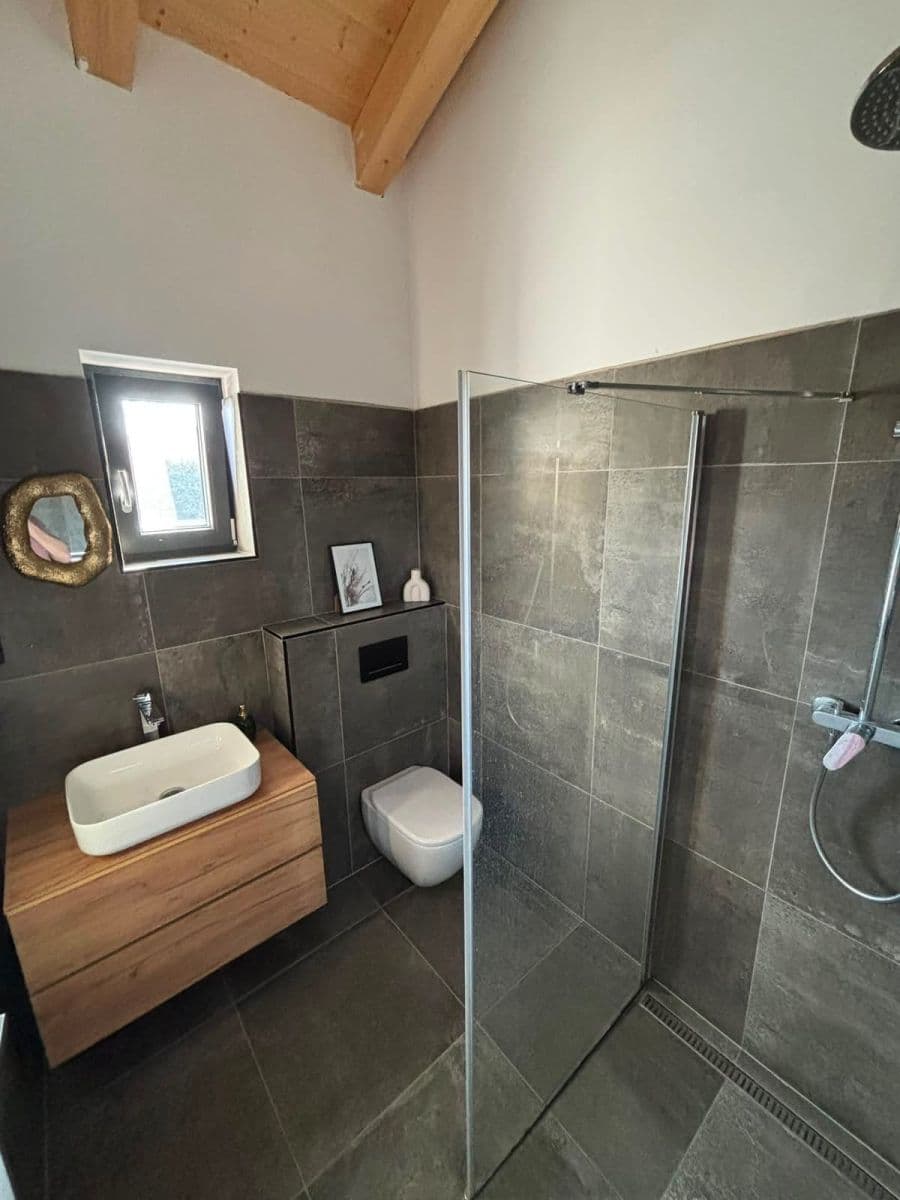 Prodej domu 146 m², pozemek 1.560 m², Ostrá, Středočeský kraj Prodej domu 146 m², pozemek 1.560 m², Ostrá, Středočeský kraj