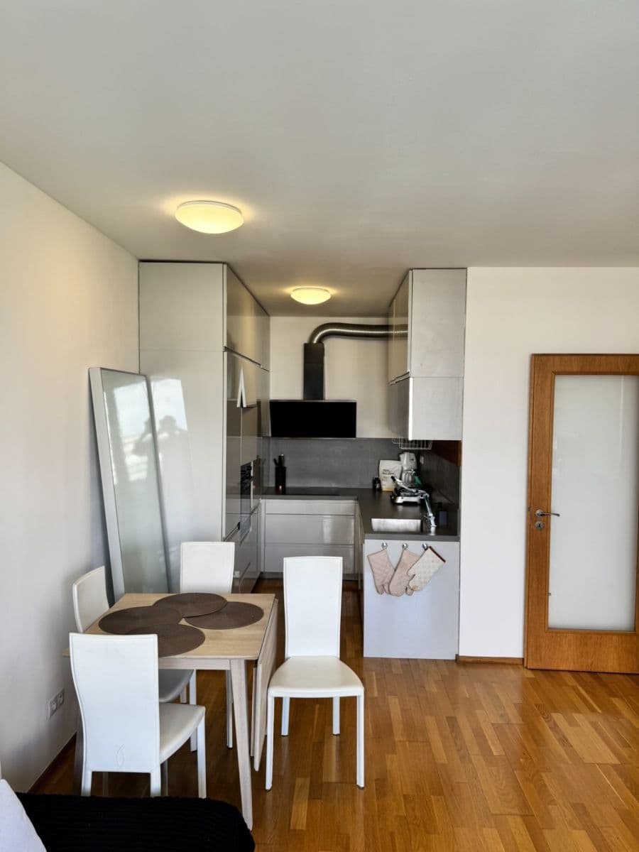 Pronájem bytu 3+kk 85 m², Argentinská, Praha, Praha Pronájem bytu 3+kk 85 m², Argentinská, Praha, Praha