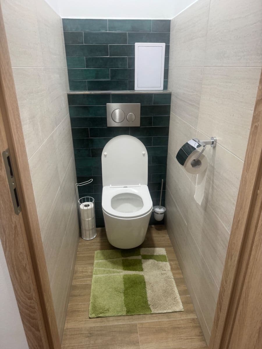 Pronájem bytu 2+kk 66 m², Pod Zámečkem, Hradec Králové, Královéhradecký kraj Pronájem bytu 2+kk 66 m², Pod Zámečkem, Hradec Králové, Královéhradecký kraj