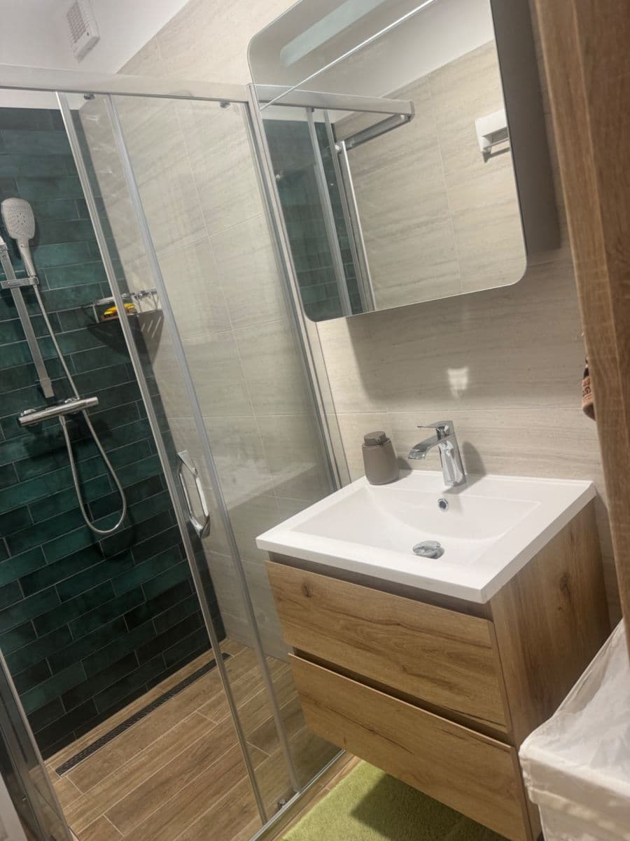Pronájem bytu 2+kk 66 m², Pod Zámečkem, Hradec Králové, Královéhradecký kraj Pronájem bytu 2+kk 66 m², Pod Zámečkem, Hradec Králové, Královéhradecký kraj