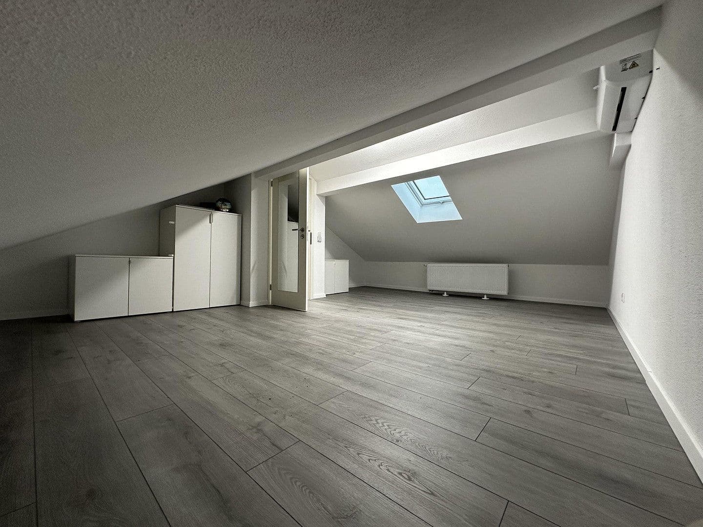 Prodej domu 129 m², pozemek 423 m², Östringen, Bádensko-Württembersko Prodej domu 129 m², pozemek 423 m², Östringen, Bádensko-Württembersko
