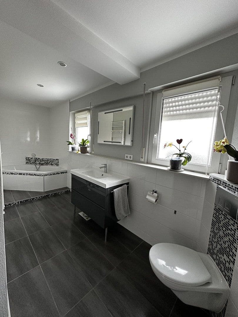 Prodej domu 129 m², pozemek 423 m², Östringen, Bádensko-Württembersko Prodej domu 129 m², pozemek 423 m², Östringen, Bádensko-Württembersko