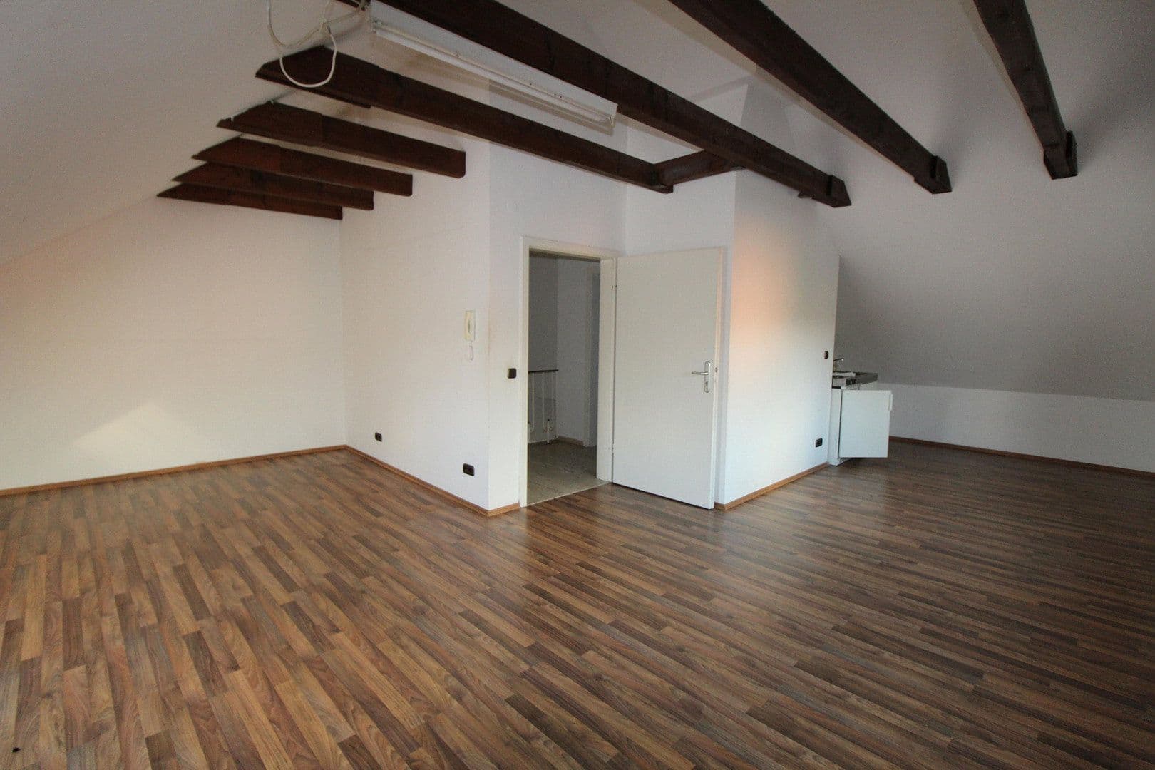 Prodej domu 158 m², pozemek 286 m², Hoppegartenring 119, Langenhagen, Dolní Sasko Prodej domu 158 m², pozemek 286 m², Hoppegartenring 119, Langenhagen, Dolní Sasko