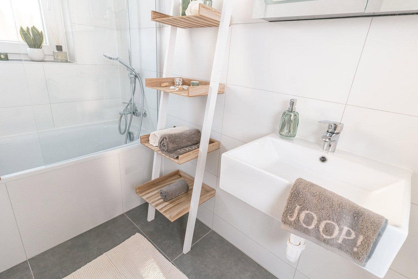Prodej bytu 2+1 50 m², Bonn, Severní Porýní-Vestfálsko Prodej bytu 2+1 50 m², Bonn, Severní Porýní-Vestfálsko