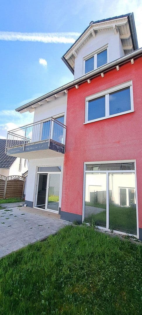 Prodej domu 173 m², pozemek 227 m², Carl-Jacob-Strasse 13, Kaiserslautern-Erfenbach, Porýní-Falc Prodej domu 173 m², pozemek 227 m², Carl-Jacob-Strasse 13, Kaiserslautern-Erfenbach, Porýní-Falc