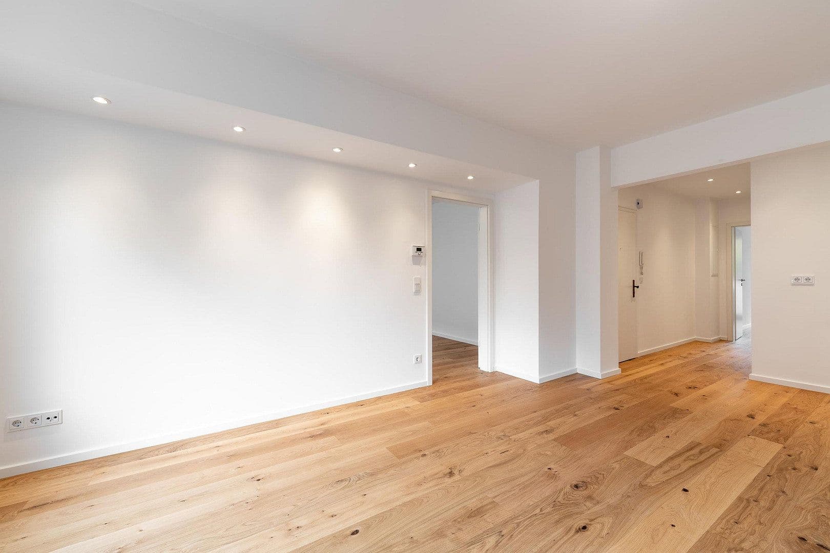 Prodej bytu 3+1 65 m², Düsseldorf, Severní Porýní-Vestfálsko Prodej bytu 3+1 65 m², Düsseldorf, Severní Porýní-Vestfálsko