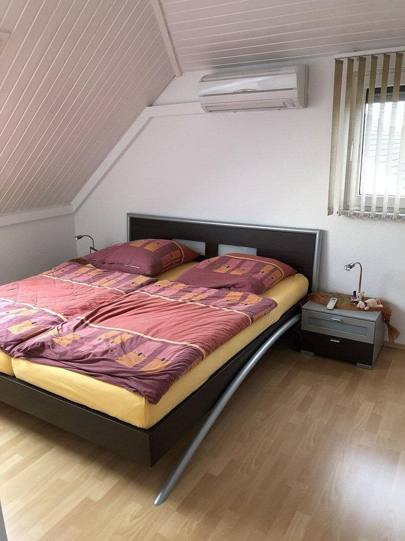 Pronájem bytu 3+1 95 m², Zeithstraße 136, Neunkirchen-Seelscheid, Severní Porýní-Vestfálsko Pronájem bytu 3+1 95 m², Zeithstraße 136, Neunkirchen-Seelscheid, Severní Porýní-Vestfálsko