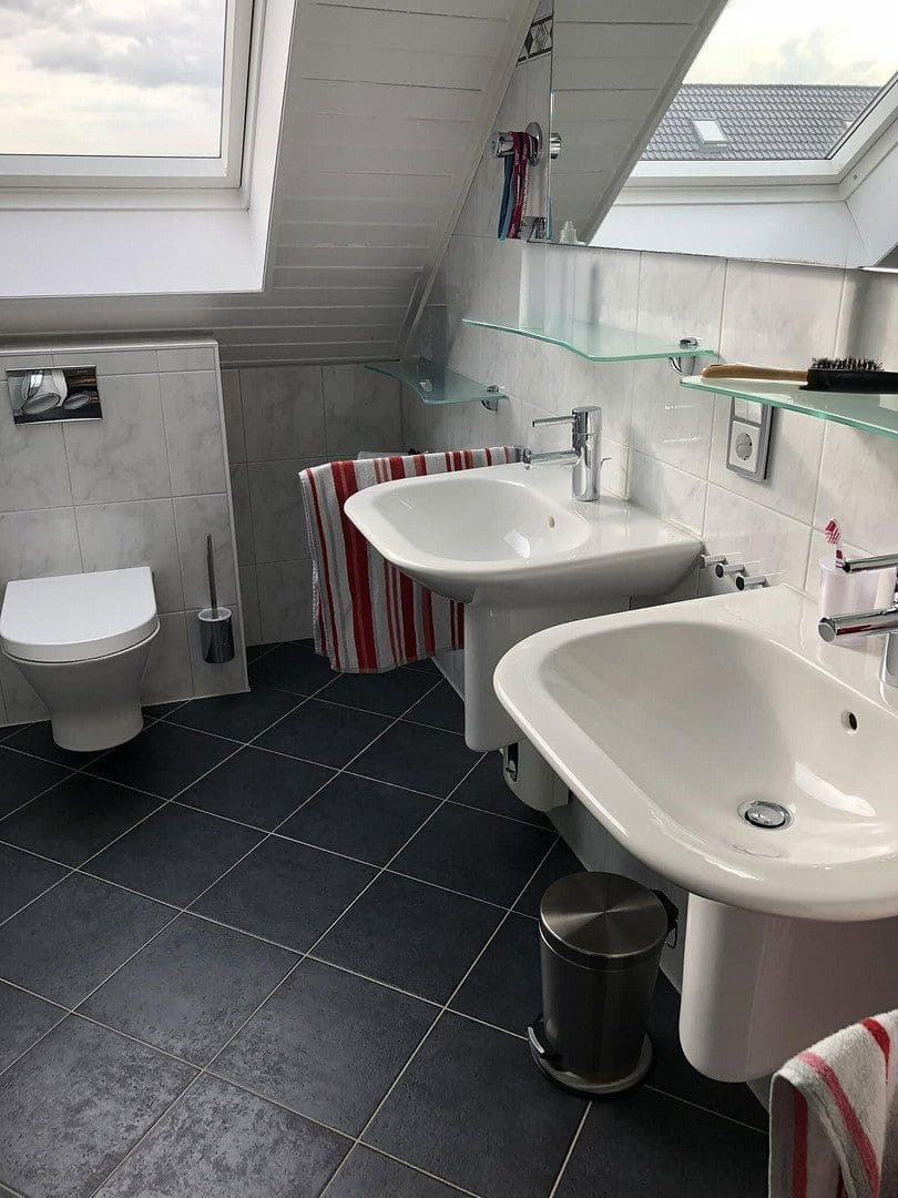 Pronájem bytu 3+1 95 m², Zeithstraße 136, Neunkirchen-Seelscheid, Severní Porýní-Vestfálsko Pronájem bytu 3+1 95 m², Zeithstraße 136, Neunkirchen-Seelscheid, Severní Porýní-Vestfálsko