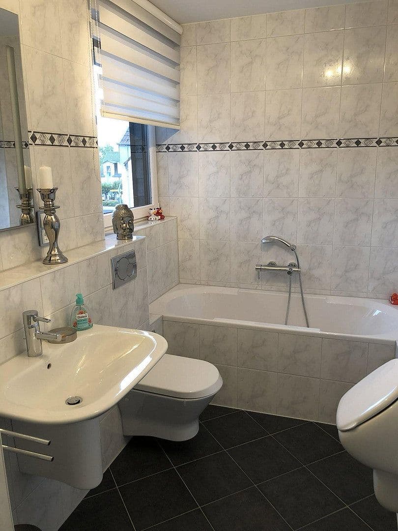 Pronájem bytu 3+1 95 m², Zeithstraße 136, Neunkirchen-Seelscheid, Severní Porýní-Vestfálsko Pronájem bytu 3+1 95 m², Zeithstraße 136, Neunkirchen-Seelscheid, Severní Porýní-Vestfálsko