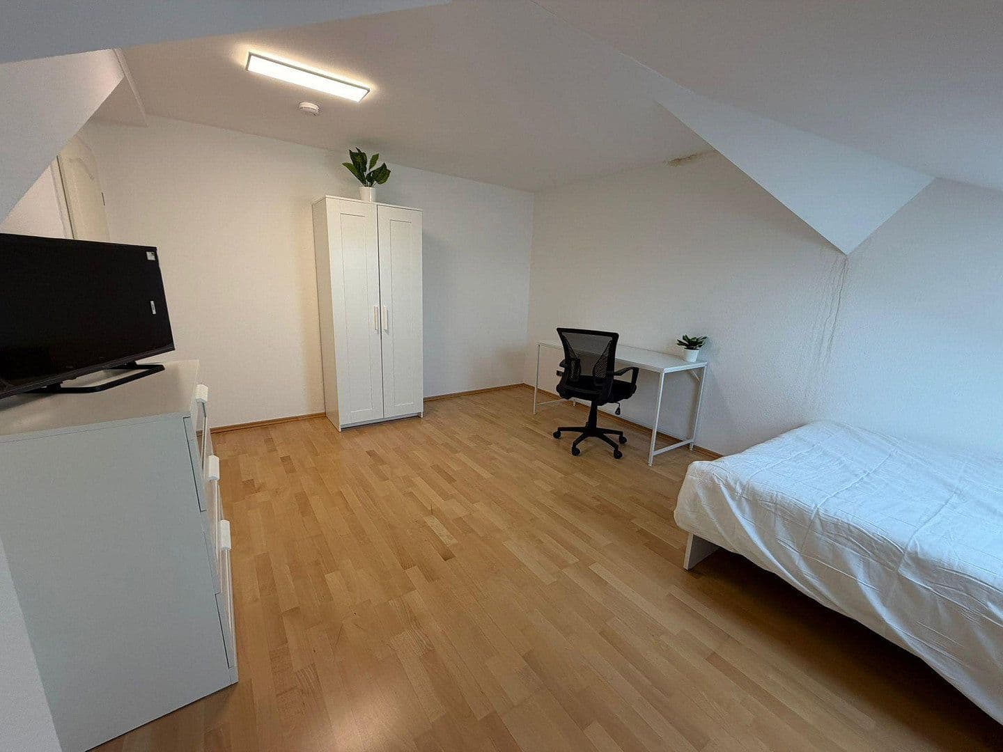 Pronájem bytu 1+1 297 m², Wörthstraße 1B, Bamberg, Bavorsko Pronájem bytu 1+1 297 m², Wörthstraße 1B, Bamberg, Bavorsko