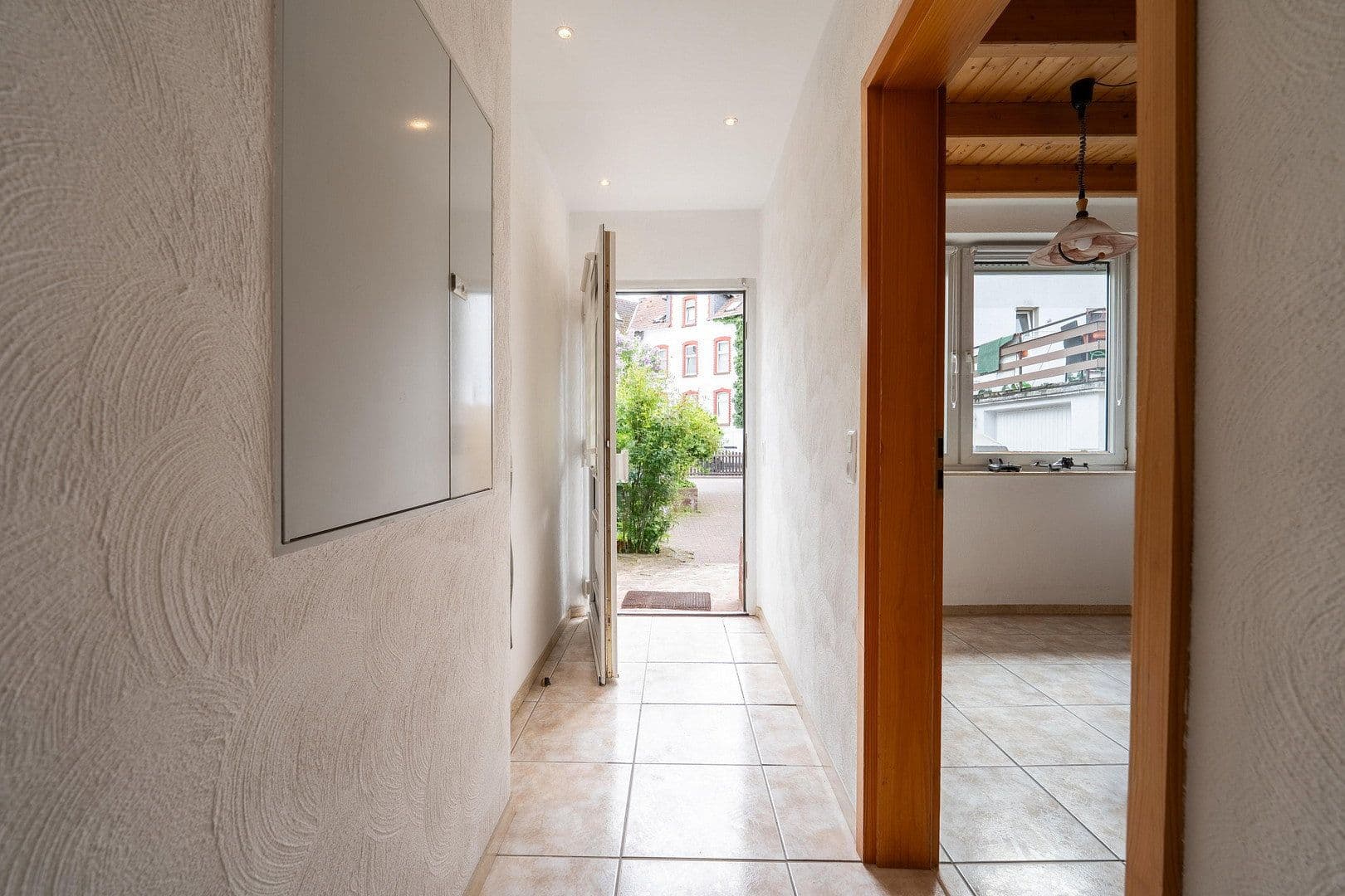 Prodej domu 157 m², pozemek 160 m², Biegenstraße 11a, Kirchhain, Hessen Prodej domu 157 m², pozemek 160 m², Biegenstraße 11a, Kirchhain, Hessen