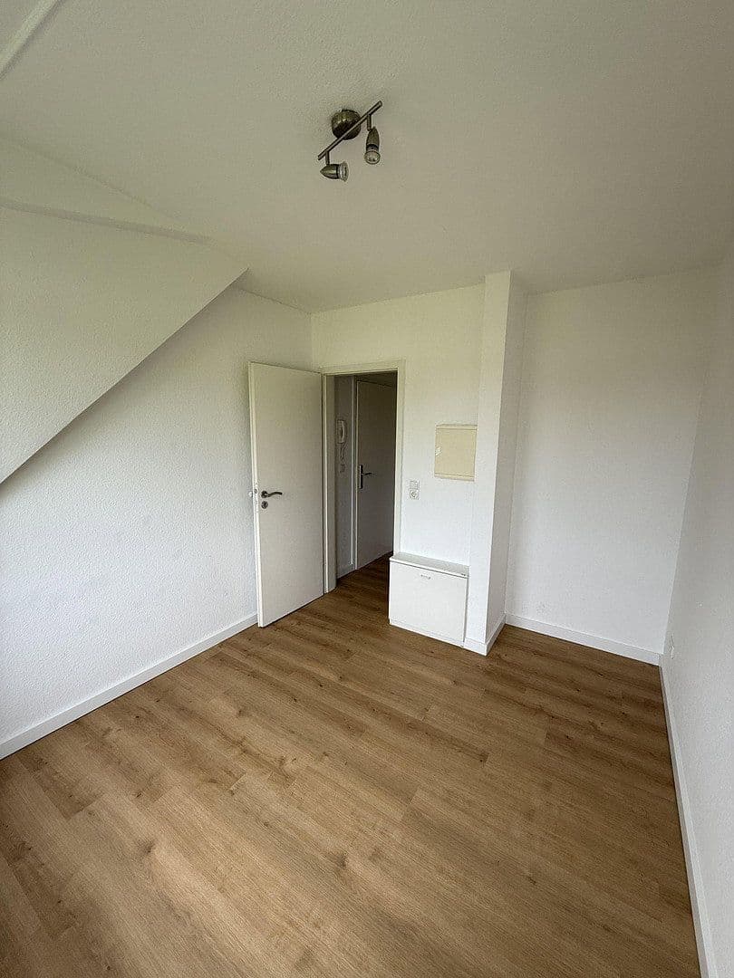 Pronájem bytu 3+1 73 m², Schaphuser Straße 15, Bremen, Bremen Pronájem bytu 3+1 73 m², Schaphuser Straße 15, Bremen, Bremen