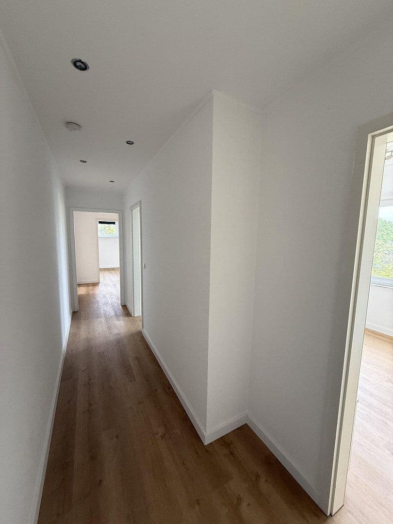 Pronájem bytu 3+1 73 m², Schaphuser Straße 15, Bremen, Bremen Pronájem bytu 3+1 73 m², Schaphuser Straße 15, Bremen, Bremen