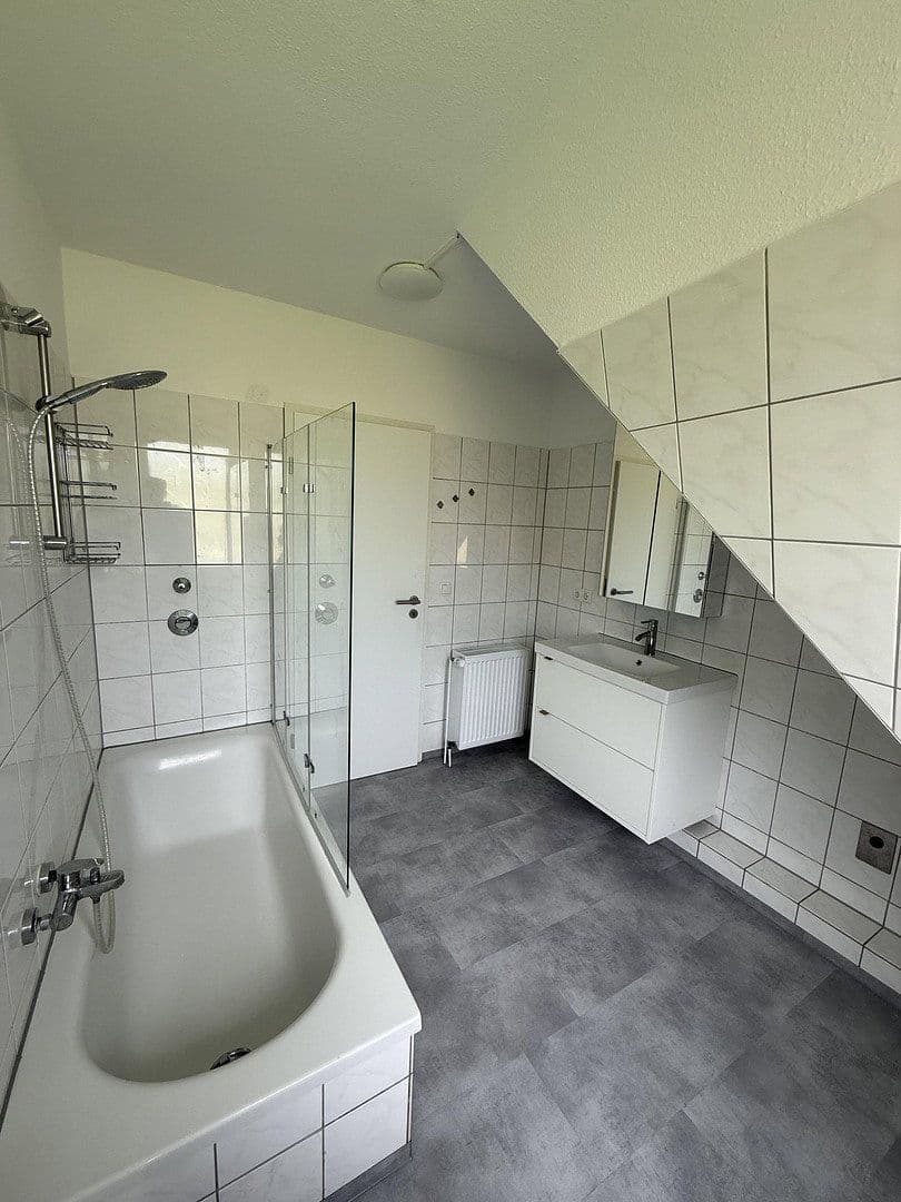 Pronájem bytu 3+1 73 m², Schaphuser Straße 15, Bremen, Bremen Pronájem bytu 3+1 73 m², Schaphuser Straße 15, Bremen, Bremen