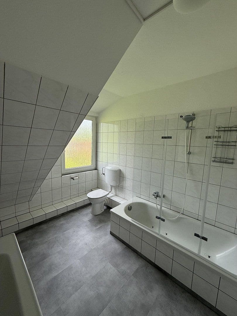 Pronájem bytu 3+1 73 m², Schaphuser Straße 15, Bremen, Bremen Pronájem bytu 3+1 73 m², Schaphuser Straße 15, Bremen, Bremen