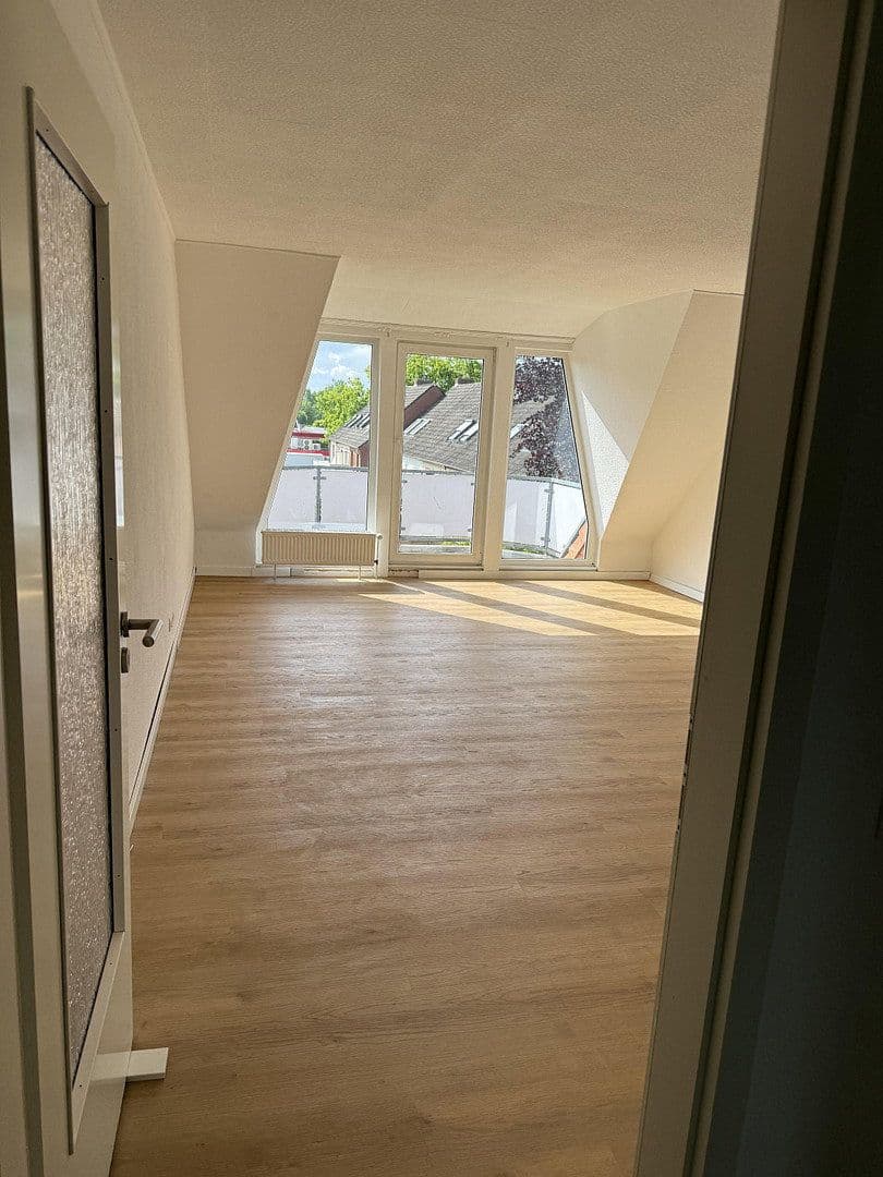 Pronájem bytu 3+1 73 m², Schaphuser Straße 15, Bremen, Bremen Pronájem bytu 3+1 73 m², Schaphuser Straße 15, Bremen, Bremen
