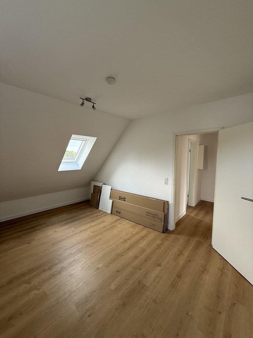 Pronájem bytu 3+1 73 m², Schaphuser Straße 15, Bremen, Bremen Pronájem bytu 3+1 73 m², Schaphuser Straße 15, Bremen, Bremen