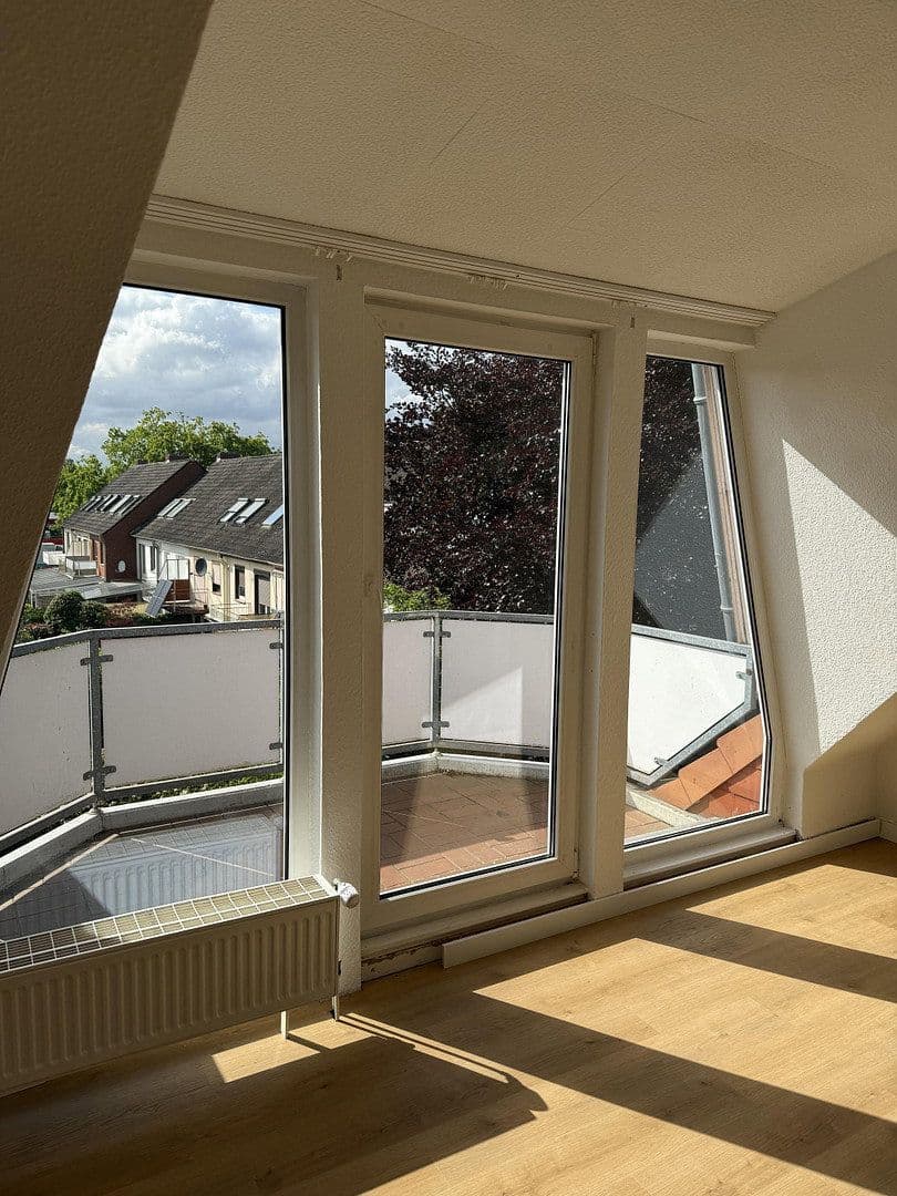 Pronájem bytu 3+1 73 m², Schaphuser Straße 15, Bremen, Bremen Pronájem bytu 3+1 73 m², Schaphuser Straße 15, Bremen, Bremen