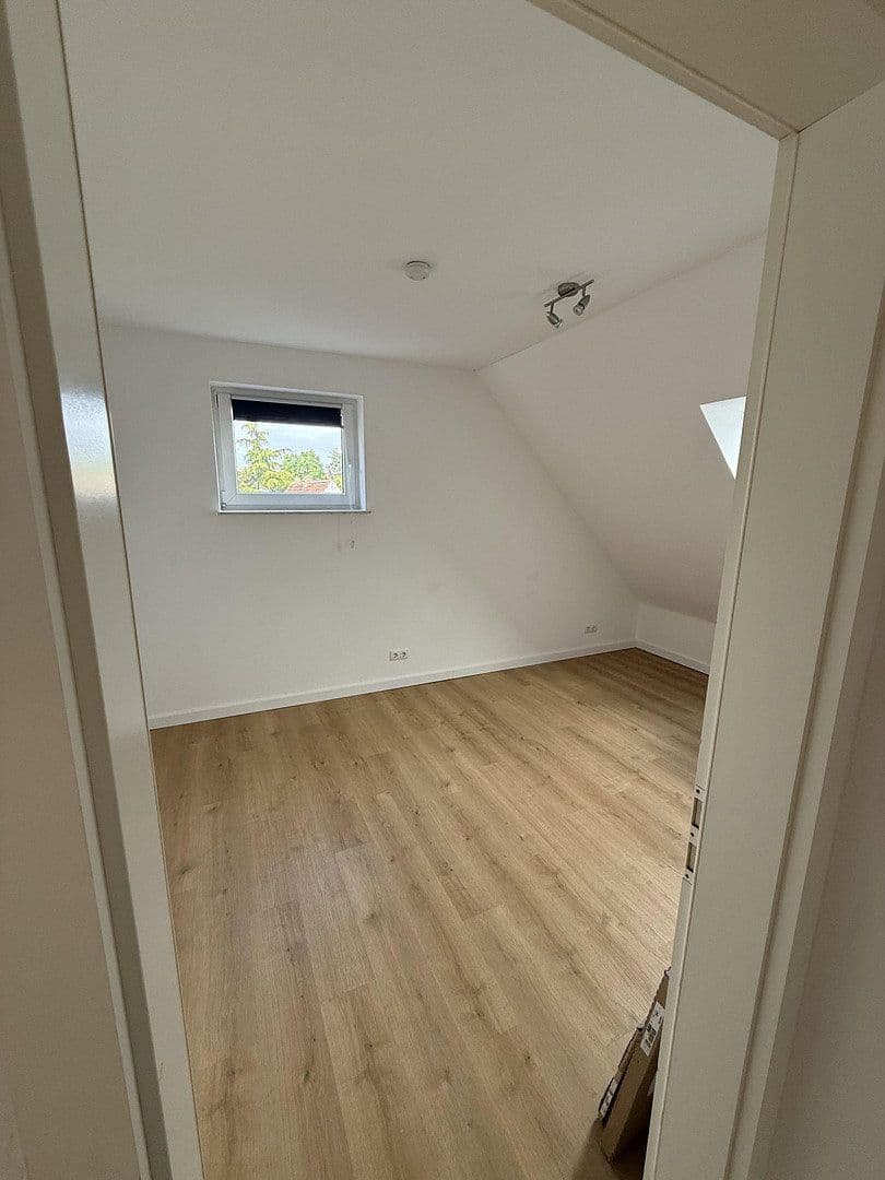 Pronájem bytu 3+1 73 m², Schaphuser Straße 15, Bremen, Bremen Pronájem bytu 3+1 73 m², Schaphuser Straße 15, Bremen, Bremen