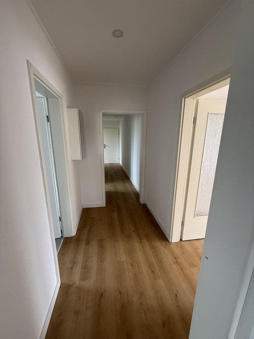 Pronájem bytu 3+1 73 m², Schaphuser Straße 15, Bremen, Bremen Pronájem bytu 3+1 73 m², Schaphuser Straße 15, Bremen, Bremen