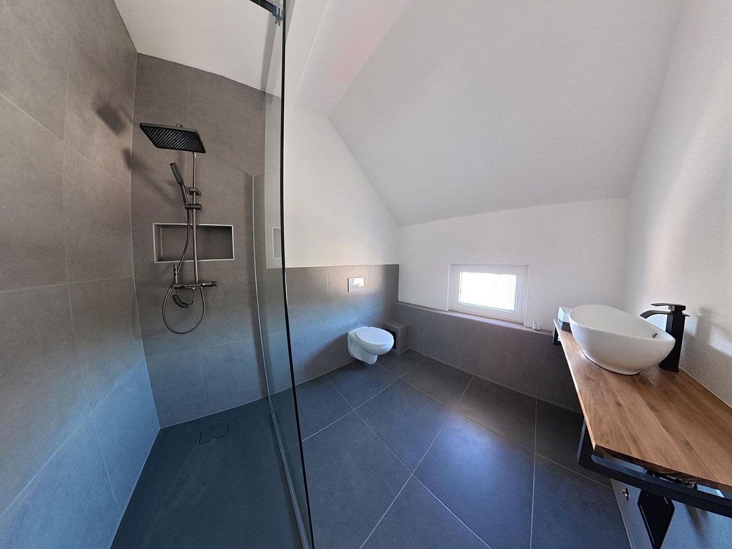 Pronájem domu 135 m², pozemek 500 m², Elsterberg, Sasko Pronájem domu 135 m², pozemek 500 m², Elsterberg, Sasko