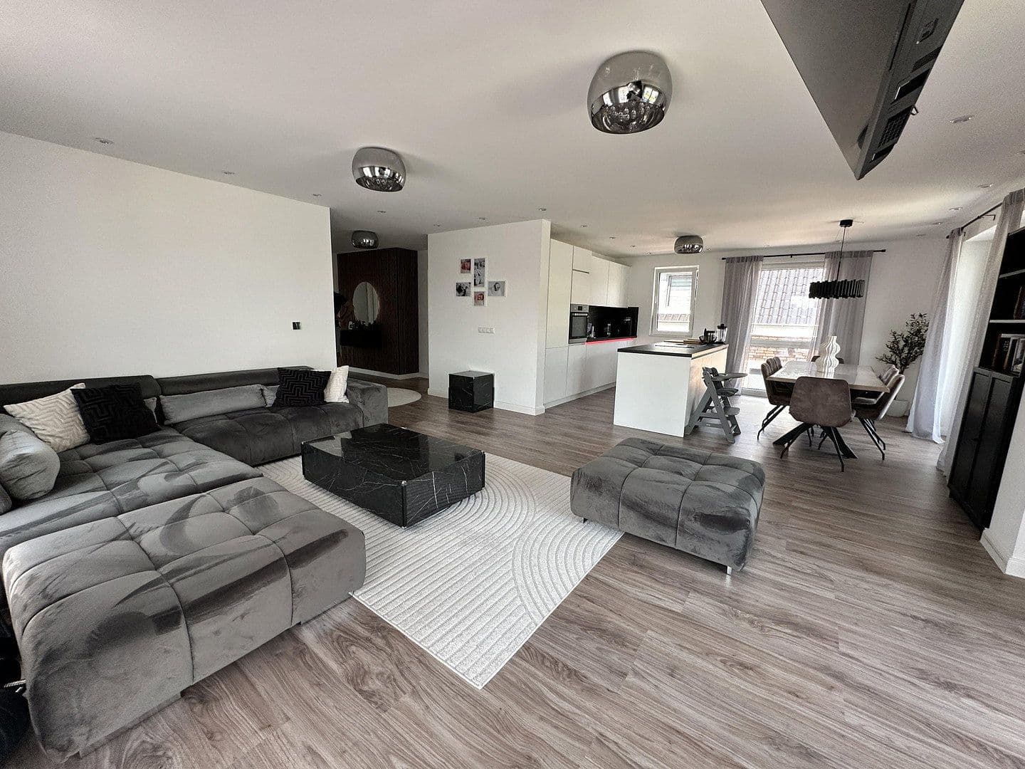 Prodej bytu 4+1 131 m², Geesthacht, Šlesvicko-Holštýnsko Prodej bytu 4+1 131 m², Geesthacht, Šlesvicko-Holštýnsko