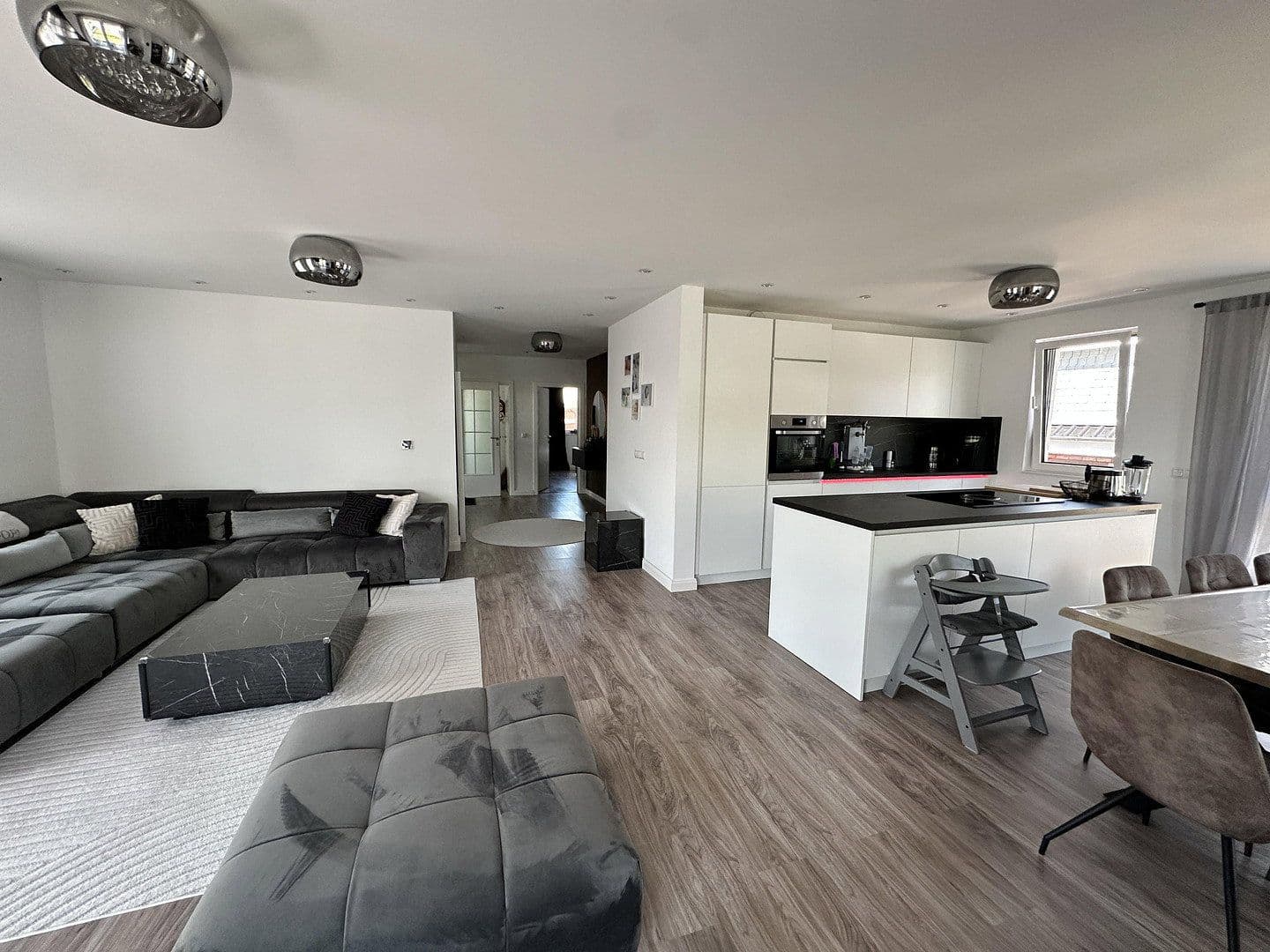 Prodej bytu 4+1 131 m², Geesthacht, Šlesvicko-Holštýnsko Prodej bytu 4+1 131 m², Geesthacht, Šlesvicko-Holštýnsko