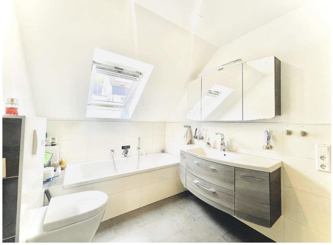 Prodej domu 140 m², pozemek 202 m², Wuppertal, Severní Porýní-Vestfálsko Prodej domu 140 m², pozemek 202 m², Wuppertal, Severní Porýní-Vestfálsko