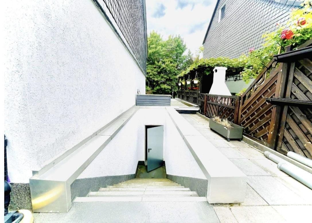 Prodej domu 140 m², pozemek 202 m², Wuppertal, Severní Porýní-Vestfálsko Prodej domu 140 m², pozemek 202 m², Wuppertal, Severní Porýní-Vestfálsko