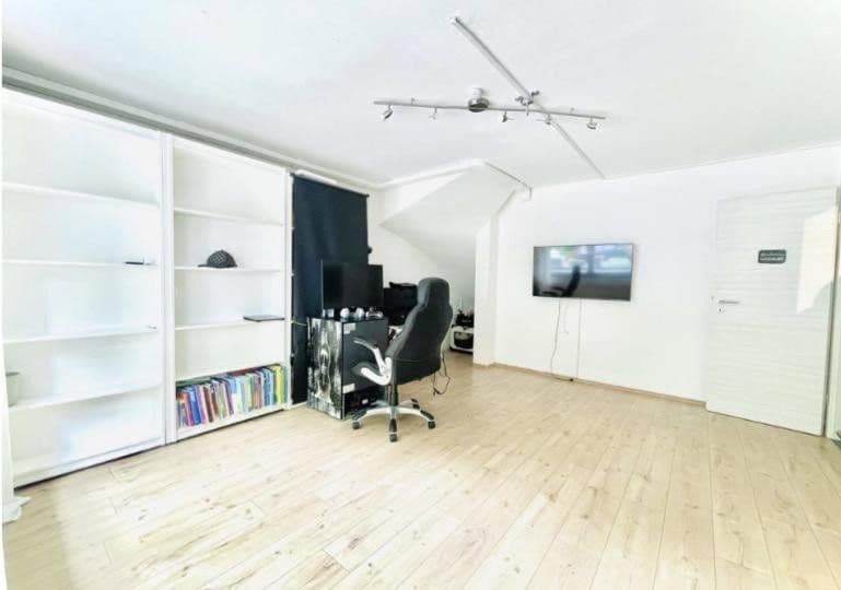 Prodej domu 140 m², pozemek 202 m², Wuppertal, Severní Porýní-Vestfálsko Prodej domu 140 m², pozemek 202 m², Wuppertal, Severní Porýní-Vestfálsko