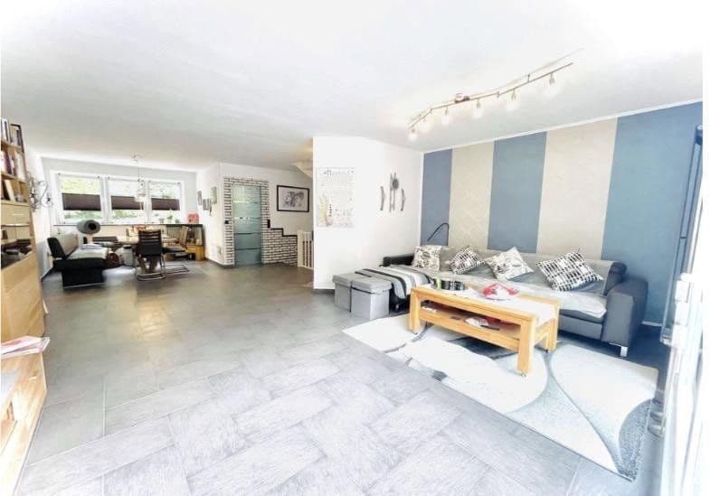 Prodej domu 140 m², pozemek 202 m², Wuppertal, Severní Porýní-Vestfálsko Prodej domu 140 m², pozemek 202 m², Wuppertal, Severní Porýní-Vestfálsko
