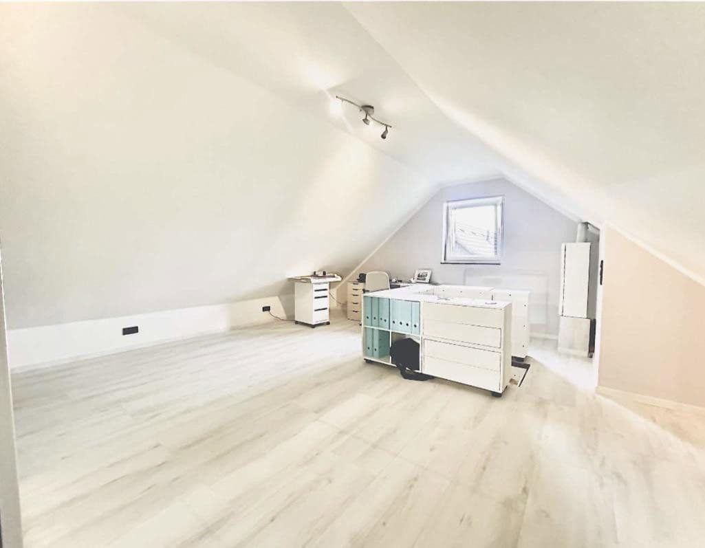 Prodej domu 140 m², pozemek 202 m², Wuppertal, Severní Porýní-Vestfálsko Prodej domu 140 m², pozemek 202 m², Wuppertal, Severní Porýní-Vestfálsko